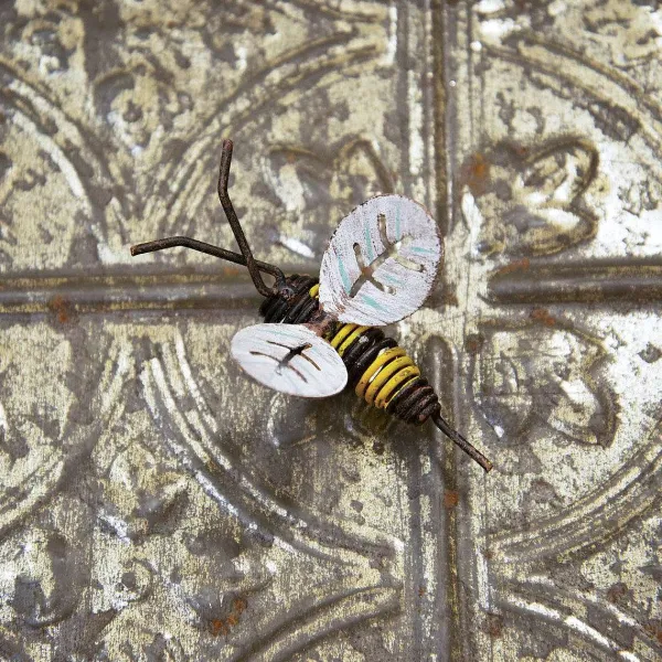Table Decor^The Round Top Collection Bumble Bee Magnet