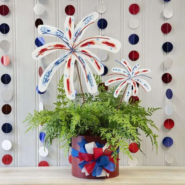 Pot Stakes^The Round Top Collection Firework Bursts