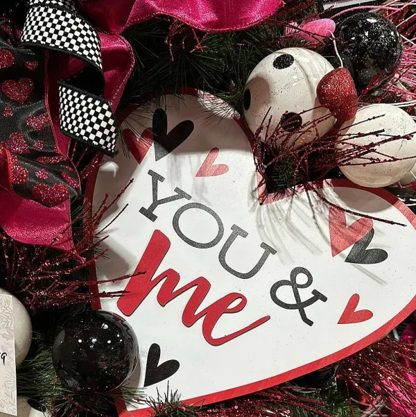 Door Decor^* Full Of Hugs & Kisses Wreath