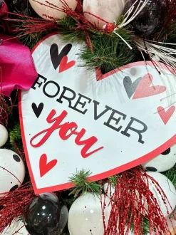 Creations^* Full Of Hugs & Kisses Wreath