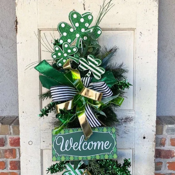 Focal Points^Craig Bachman Green Argyle Welcome Sign