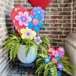 Pot Stakes^The Round Top Collection Heartfelt Heart Yard Display