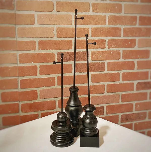 Table Decor^The Round Top Collection Mini Gallery & Charm Stake, Black