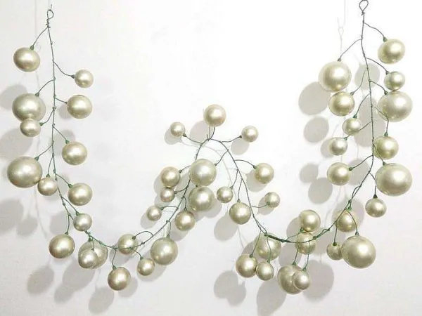 Winter^Farrisilk Platinum Ball Garland, 10'
