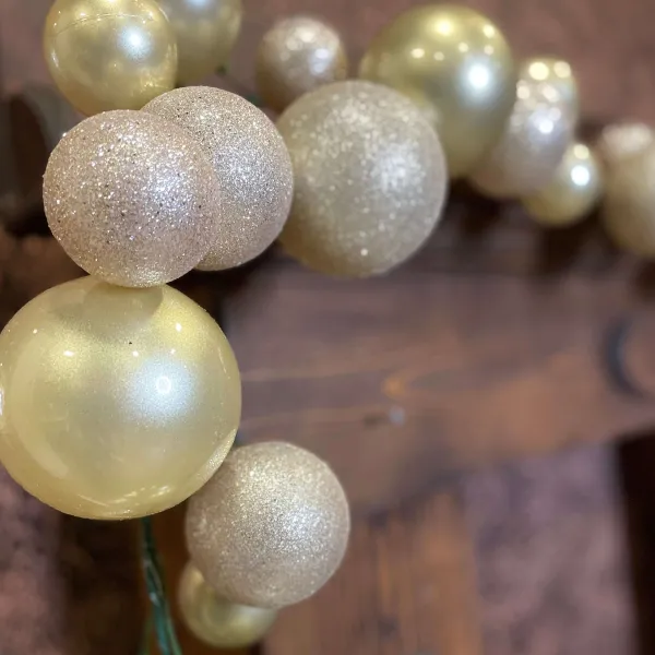 Winter^Farrisilk Platinum Glitter And Candy Apple Ball Garland, 10'