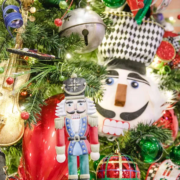 Focal Points^Liberty Floral Plush Nutcracker Head
