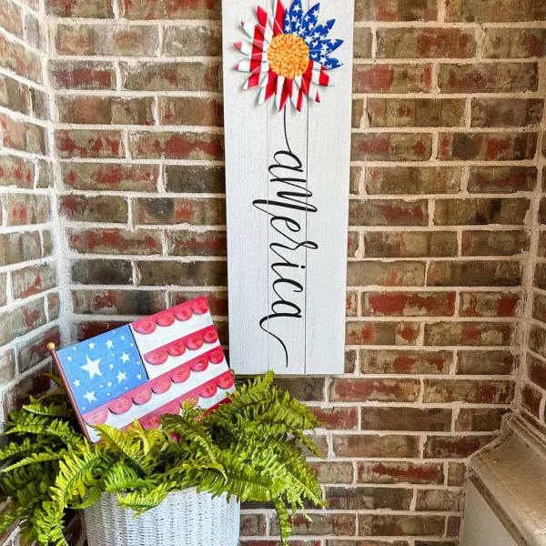 Pot Stakes^The Round Top Collection Scallop Flag