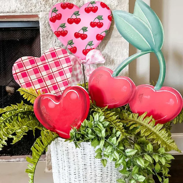 Pot Stakes^The Round Top Collection Two Cherry Hearts