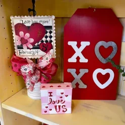 Focal Points^Burton & Burton Valentine's Tag Wall Hanging